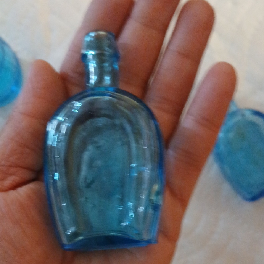 Elegant Glass Bottle Set - Blue and Green - Picture 5 of 13